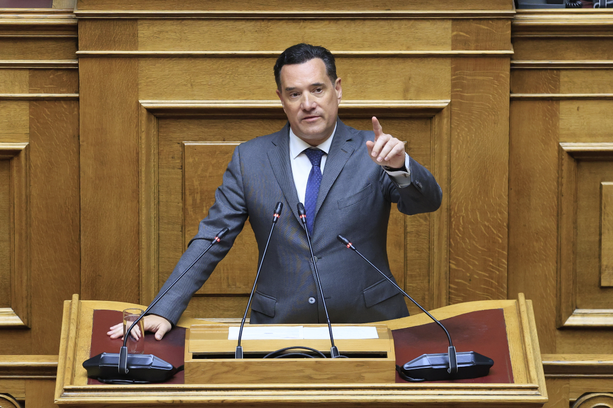 Σφοδρή σύγκρουση στη Βουλή με αιχμές, συγγνώμη και πολιτική έκρηξη