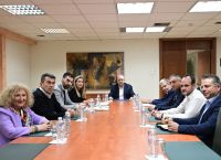 Πρατηριούχοι: «Λευκός καπνός» από τη συνάντηση με Θεοδωρικάκο – Yπόσχεση για voucher 3.000 ευρώ