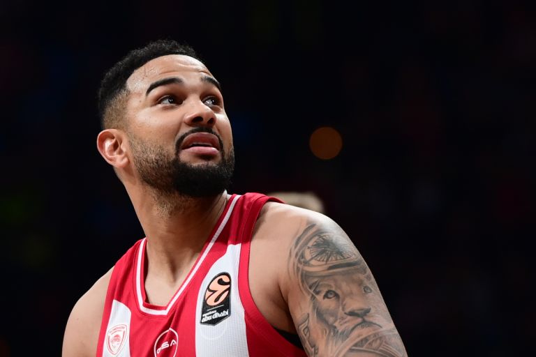 Ολυμπιακός: Γιατί ο Μπαρτζώκας άφησε εκτός τον Τζόσεφ με φόντο τη Βαλένθια