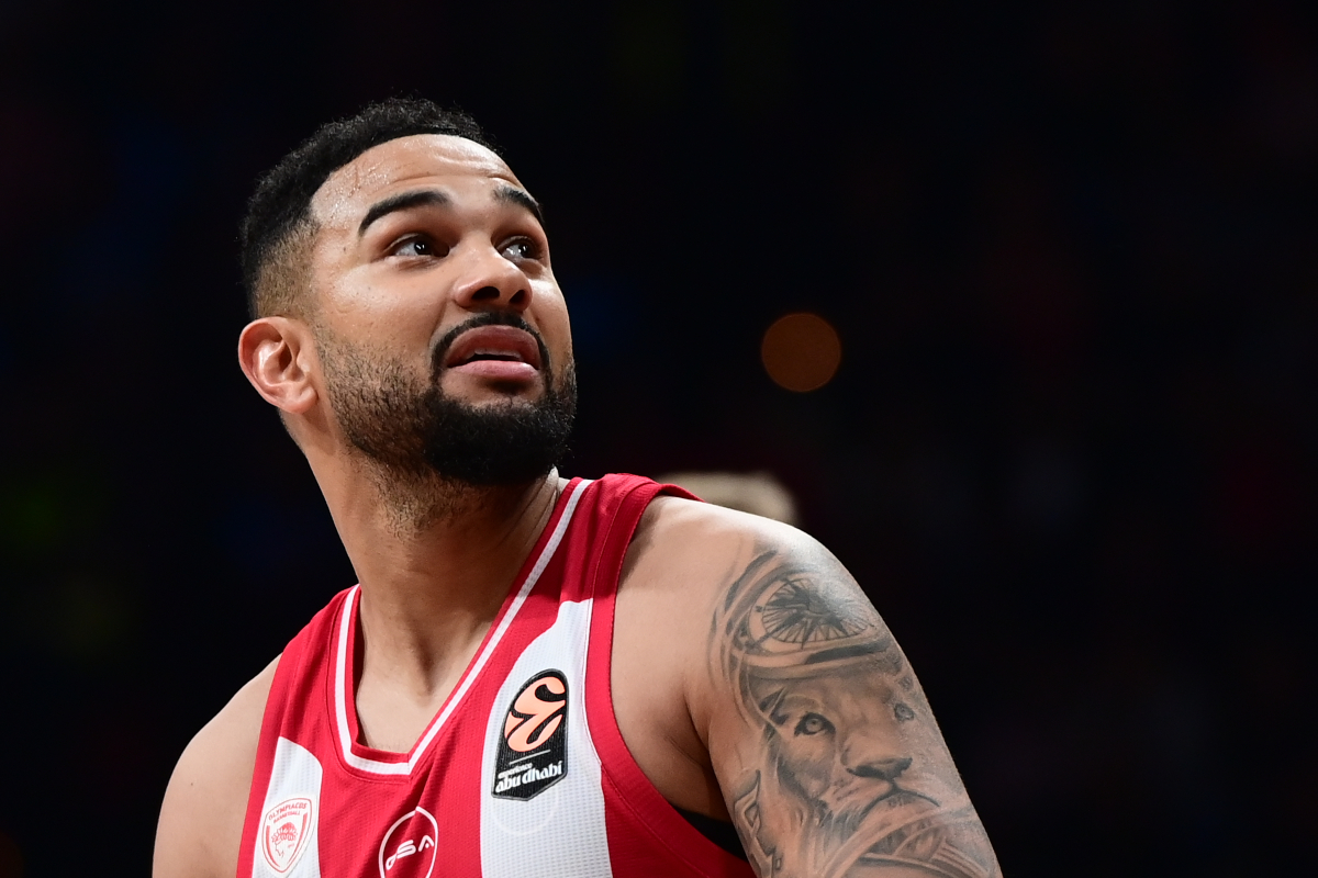 Ολυμπιακός: Γιατί ο Μπαρτζώκας άφησε εκτός τον Τζόσεφ με φόντο τη Βαλένθια