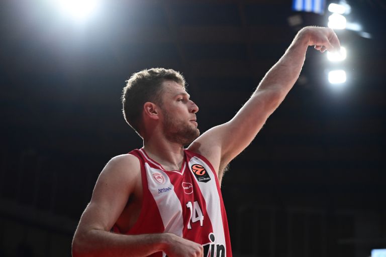 Βεζένκοφ για Ολυμπιακό και Μπαρτζώκα: «Μόνο οι τίτλοι μετράνε»