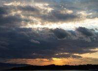 Καιρός: Τι ώρα θα χτυπήσει η καταιγίδα στην Αθήνα – «Ακραίο σενάριο μετεωρολογικής βόμβας»