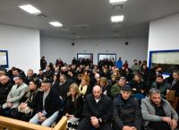 Ένταση στη δίκη για τα Τέμπη:Συγγενείς φωνάζουν σε κατηγορούμενους μέσα στην αίθουσα–«Ανοίξτε τα στόματά σας»