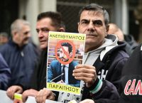 Απεργία ταξί: Στη Βουλή η οργή των οδηγών με αιχμές κατά Κυρανάκη