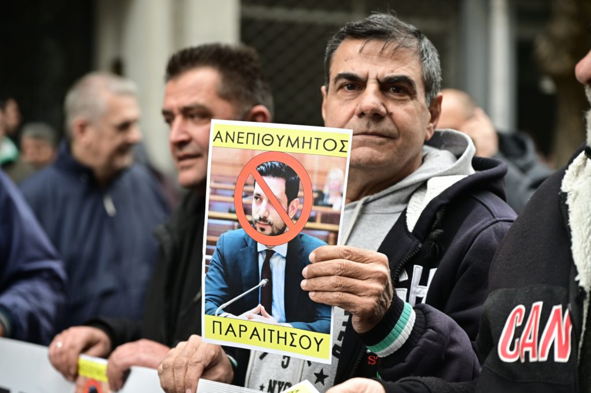 Απεργία ταξί: Στη Βουλή η οργή των οδηγών με αιχμές κατά Κυρανάκη