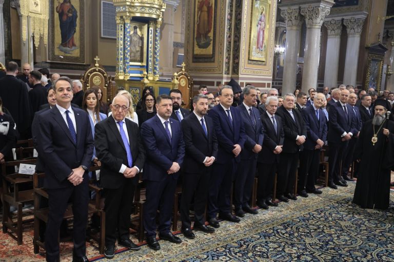 Παρουσία Τασούλα και Μητσοτάκη η δοξολογία στη Μητρόπολη για την 25η Μαρτίου [vid,pics]