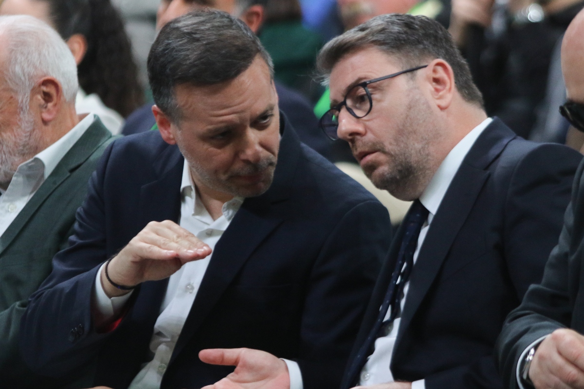 Συνέδριο ΠΑΣΟΚ: Ομόφωνες αποφάσεις, σιωπηλές υπαναχωρήσεις και παρασκήνιο έντασης