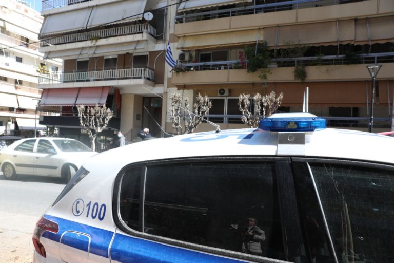Θρίλερ στου Ζωγράφου: Εντολή εισαγγελέα για σύλληψη του γιου – «Δεν αποκάλυψα τους θανάτους, γιατί φοβήθηκα»