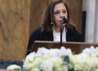 Κηδεία Μαρινέλλας: Το συγκλονιστικό «αντίο» της Αλεξίου: «Καπετάνισσα, δεν μας ξανατραγούδησες»