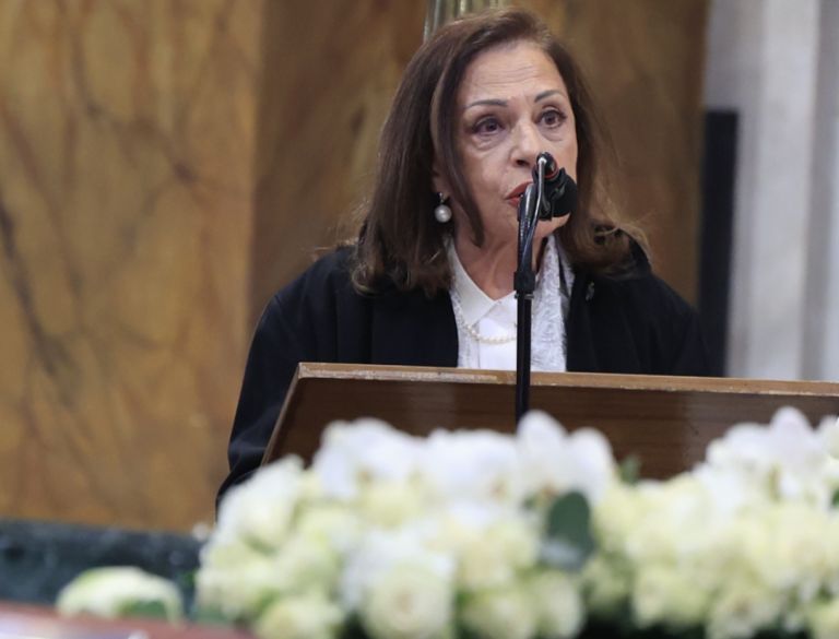Κηδεία Μαρινέλλας: Το συγκλονιστικό «αντίο» της Αλεξίου: «Καπετάνισσα, δεν μας ξανατραγούδησες»