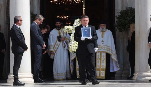 Κηδεία Μαρινέλλας: H Ελλάδα αποχαιρέτησε τη σπουδαία ερμηνεύτρια-Ποιοι έδωσαν το “παρών”
