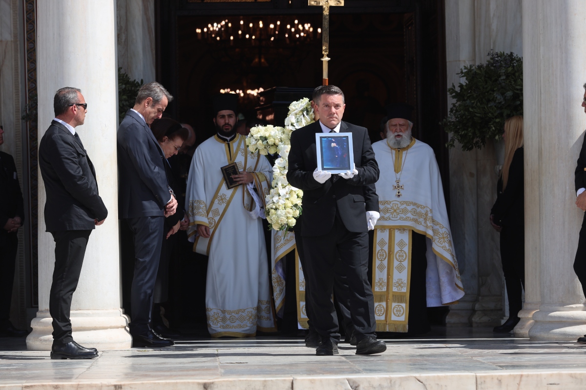 Κηδεία Μαρινέλλας: H Ελλάδα αποχαιρέτησε τη σπουδαία ερμηνεύτρια-Ποιοι έδωσαν το “παρών”