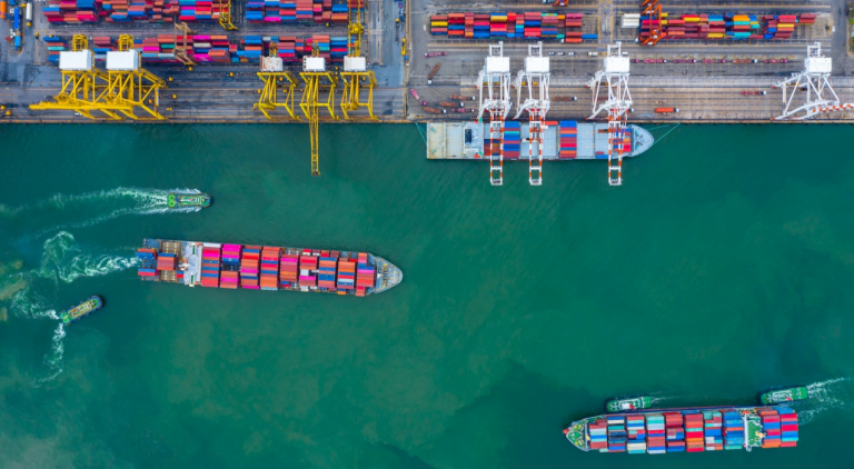 Δραματική Διαταραχή στη Ναυτιλία λόγω Στενού του Ορμούζ — Πλοία παγιδευμένα, δρομολόγια εκτρεπόμενα