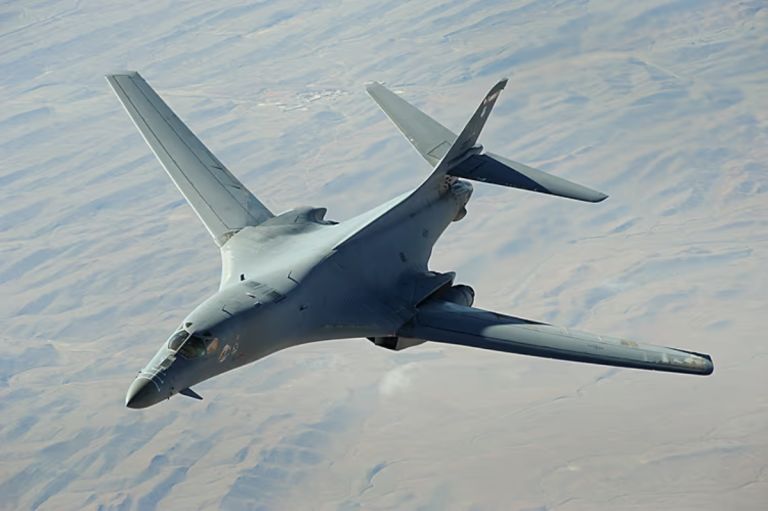Το B-1 Lancer των ΗΠΑ ετοιμάζεται για μαζικό βομβαρδισμό του Ιράν από τη RAF Fairford