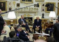 Τραμπ–Μερτς: Ατζέντα για το Ιράν και «Πρέπει να μιλήσουμε» στη νέα παγκόσμια γεωπολιτική φάση