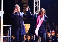 Γλυκόπικρη γεύση για όλους από τις δημοτικές στη Γαλλία