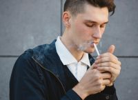 Κάπνισμα στην εφηβεία: Γιατί οι ηλικίες 15-17 είναι το πιο κρίσιμο όριο