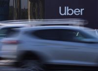 Uber: Επενδύει 1,25 δισ. δολάρια στη Rivian για 50.000 ρομποταξί έως το 2031