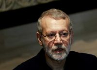 Ο «Σκιώδης αρχιτέκτονας» της Τεχεράνης: Ποιος είναι ο Αλί Λαριτζάνι που αναλαμβάνει μετά τον Χαμενεΐ