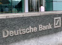 Deutsche Bank: Ο Πόλεμος στη Μέση Ανατολή Μπορεί να Φέρει το Τέλος των Πετροδολαρίων