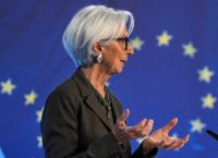 Η ΕΚΤ κρατά τα επιτόκια σταθερά ενώ ο πόλεμος στο Ιράν απειλεί την οικονομία της ευρωζώνης