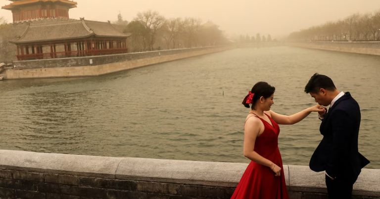 Κίνα: Πανεπιστήμιο προτρέπει τους φοιτητές να ερωτευτούν για να στηριχθούν γάμοι και γεννήσεις