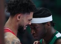 «Φωτιά» στο ντέρμπι: Ναν και Ντόρσεϊ ήρθαν στα χέρια και κεφάλι με κεφάλι – Αποβολές και αντιαθλητικό! [vid]