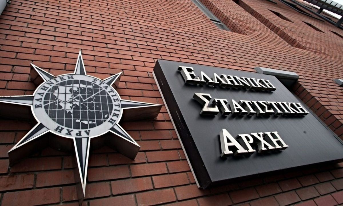 2,8 εκατ. Έλληνες σε φτώχεια το 2025 – «Καμπανάκι» για την ανάπτυξη Μητσοτάκη