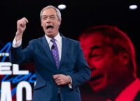 Σκάνδαλο Cameo: Ο Φάρατζ και η εμπορευματοποίηση της «αυθεντικότητας»