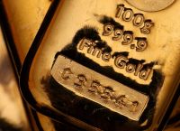 Χρυσός: Ανέκτησε μέρος των απωλειών μετά τον Τραμπ, αλλά έμεινε στο κόκκινο