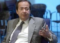 Τζον Πόλσον και Πειραιώς: Τα σενάρια για το μέλλον μετά τη σταδιακή αποεπένδυση