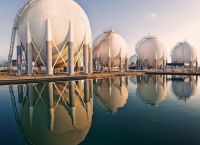 Νέο ενεργειακό σοκ: Πόλεμος στο Κατάρ και κυκλώνας στην Αυστραλία τινάζουν το LNG στον αέρα