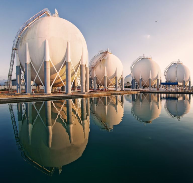 Νέο ενεργειακό σοκ: Πόλεμος στο Κατάρ και κυκλώνας στην Αυστραλία τινάζουν το LNG στον αέρα