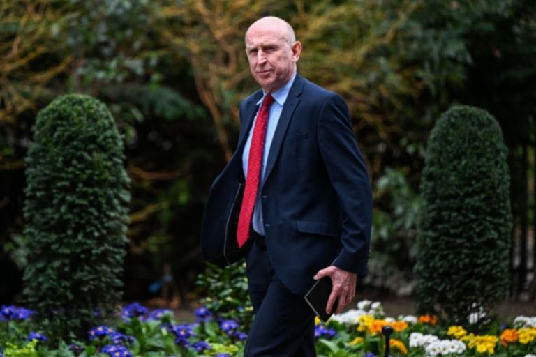 Βρετανός υπ. Άμυνας:Ιρανικοί πύραυλοι εκτοξεύτηκαν προς βρετανικές βάσεις στην Κύπρο-Διαψεύδει η Λευκωσία