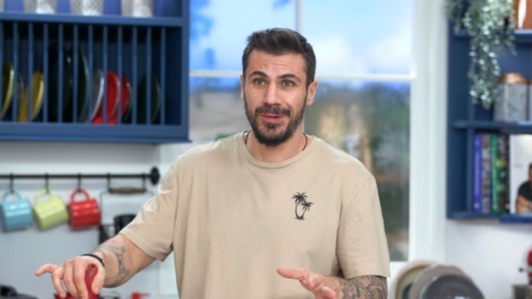Έδωσε απάντηση στο δίλλημα της νοικοκυράς ο Πετρετζίκης: «Πλένουμε ή όχι το κρέας πριν το μαγειρέψουμε;»