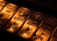 Χρυσός: Πτώση σε χαμηλό μήνα με τις αγορές σε αναμονή για Fed και Ιράν