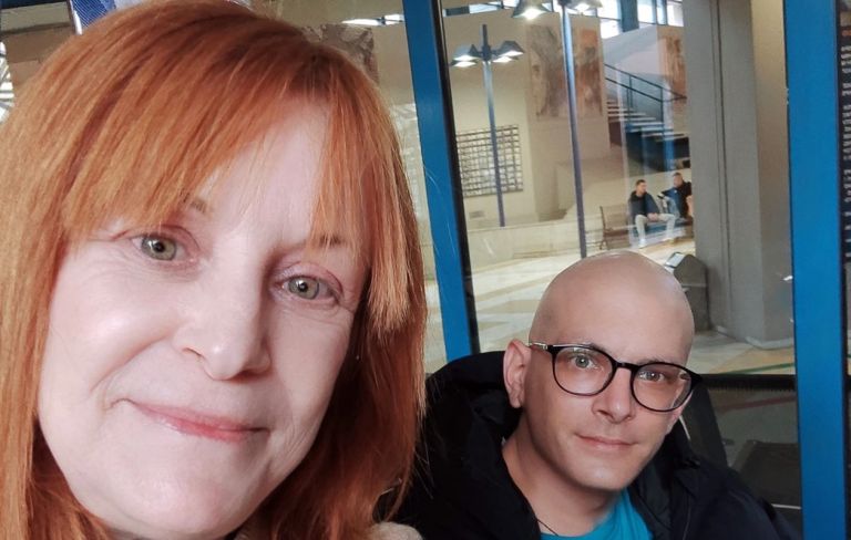 Χειρουργήθηκε για αφαίρεση όγκου ο δήμαρχος του Άη Στράτη – Η φωτογραφία μετά την επέμβαση