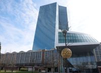 Η ΕΚΤ ξαναβλέπει το inflation risk: Ο πόλεμος στο Ιράν σπρώχνει τις αγορές προς σενάριο ανόδου επιτοκίων