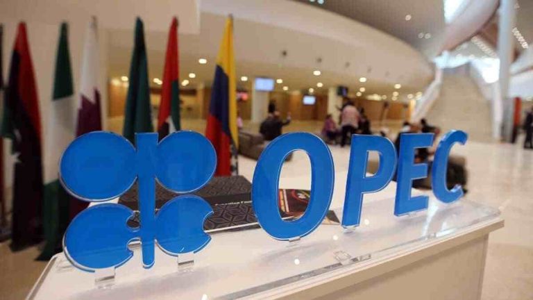 Πετρελαϊκός σεισμός: Ο OPEC+ ανοίγει τις κάνουλες καθώς το Ιράν φλέγεται και ο Ορμούζ απειλείται