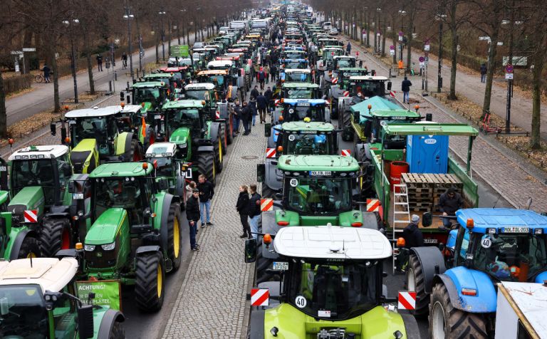 Εμπορική συμφωνία ΕΕ-Αυστραλίας: Οργή αγροτών και ευρωβουλευτών – «Άλλη μια προδοσία μετά τη Mercosur»