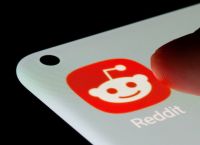 Reddit: Υποχρεωτική Επαλήθευση μέσω Passkeys και FaceID – Η Μεγάλη Επίθεση κατά των Bots