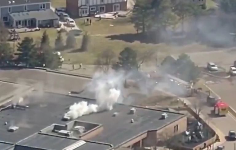 Νεκρός ο ένοπλος που εισέβαλε στη συναγωγή στο Ντιτρόιτ – Έπεσε με όχημα στην είσοδο και άρχισε να πυροβολεί