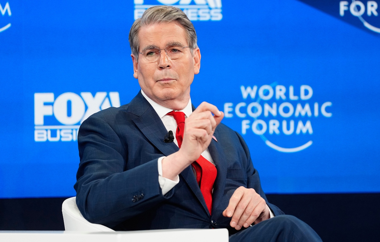 Στο Ιράν πετρελαιοφόρα περνούν τα στενά Ορμούζ–Οι ΗΠΑ επιτρέπουν διέλευση για να στηριχθούν παγκόσμιες αγορές