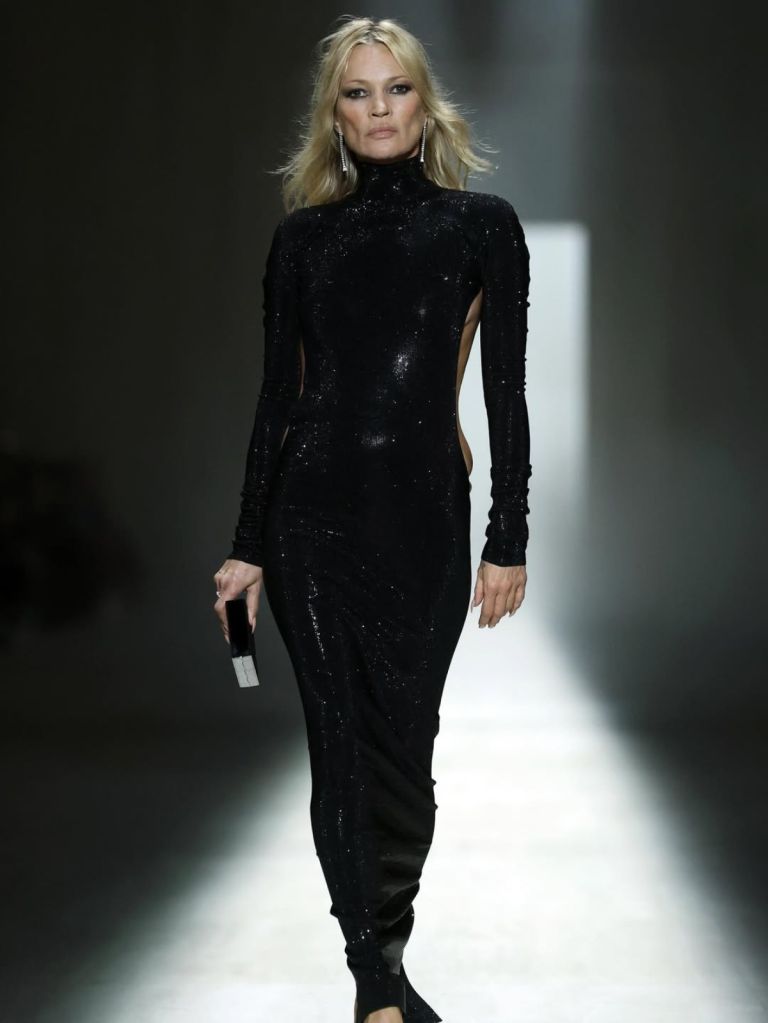 Ντέμνα στη Gucci: Η επιστροφή στα 2000s με sex, glam και himbo αισθητική