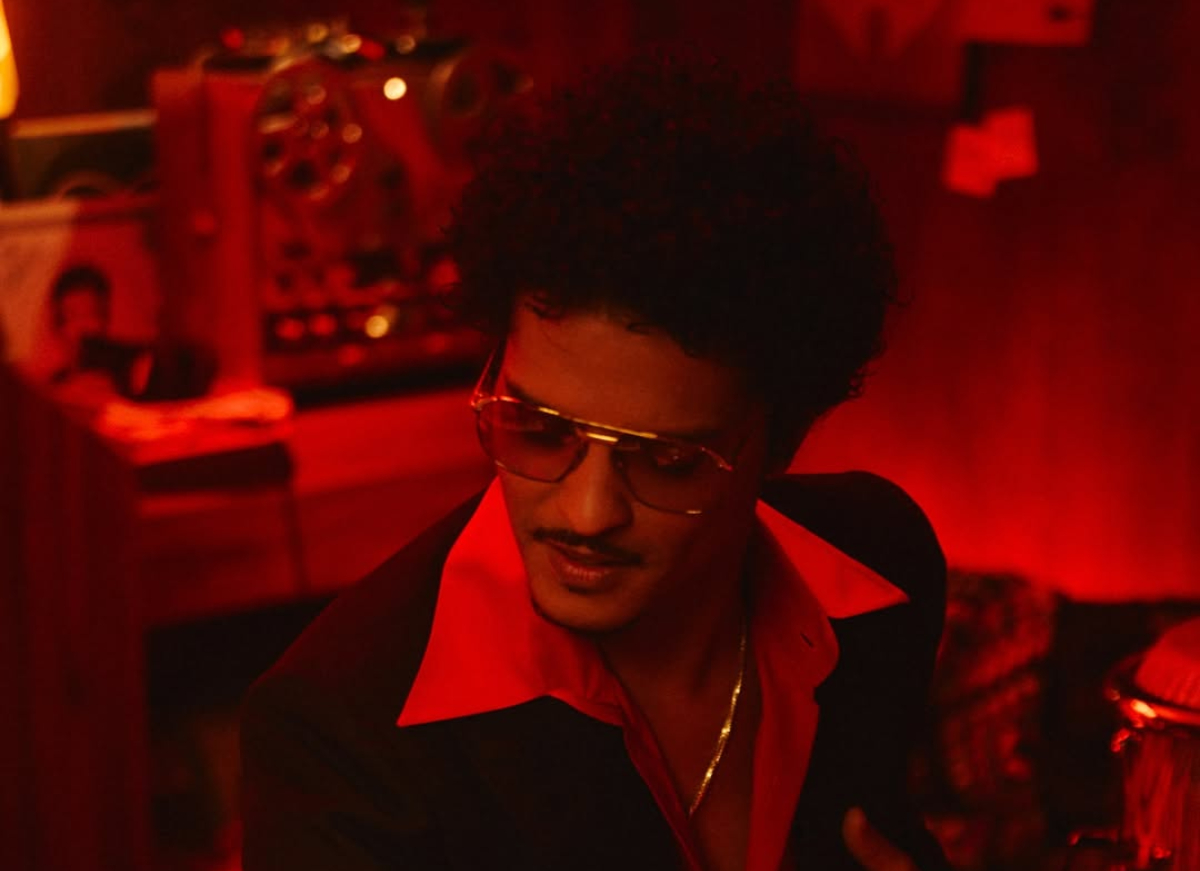 Bruno Mars: Επιστροφή στην κορυφή του Billboard 200 μετά από 13 χρόνια