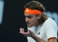 Έξαλλος ο Τσιτσιπάς με τον διαιτητή: «Θα έπρεπε να ντρέπεσαι για τον εαυτό σου»