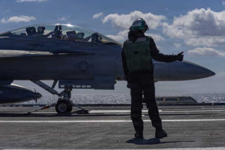 Η Στρατηγική Παραδοξότητα: Ο Πόλεμος με το Ιράν Μπορεί να Αδυνατίσει τις ΗΠΑ και να Ενισχύσει την Κίνα