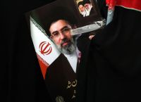 Μοτζτάμπα Χαμενεΐ: Οι αμερικανικές βάσεις να κλείσουν άμεσα – εκδίκηση για τους μάρτυρες