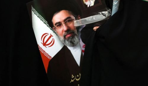 Μοτζτάμπα Χαμενεΐ: Οι αμερικανικές βάσεις να κλείσουν άμεσα – εκδίκηση για τους μάρτυρες