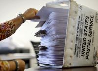 Τραμπ: Ψήφισε ταχυδρομικά στη Φλόριντα ενώ καταγγέλλει την επιστολική ψήφο ως «απάτη»